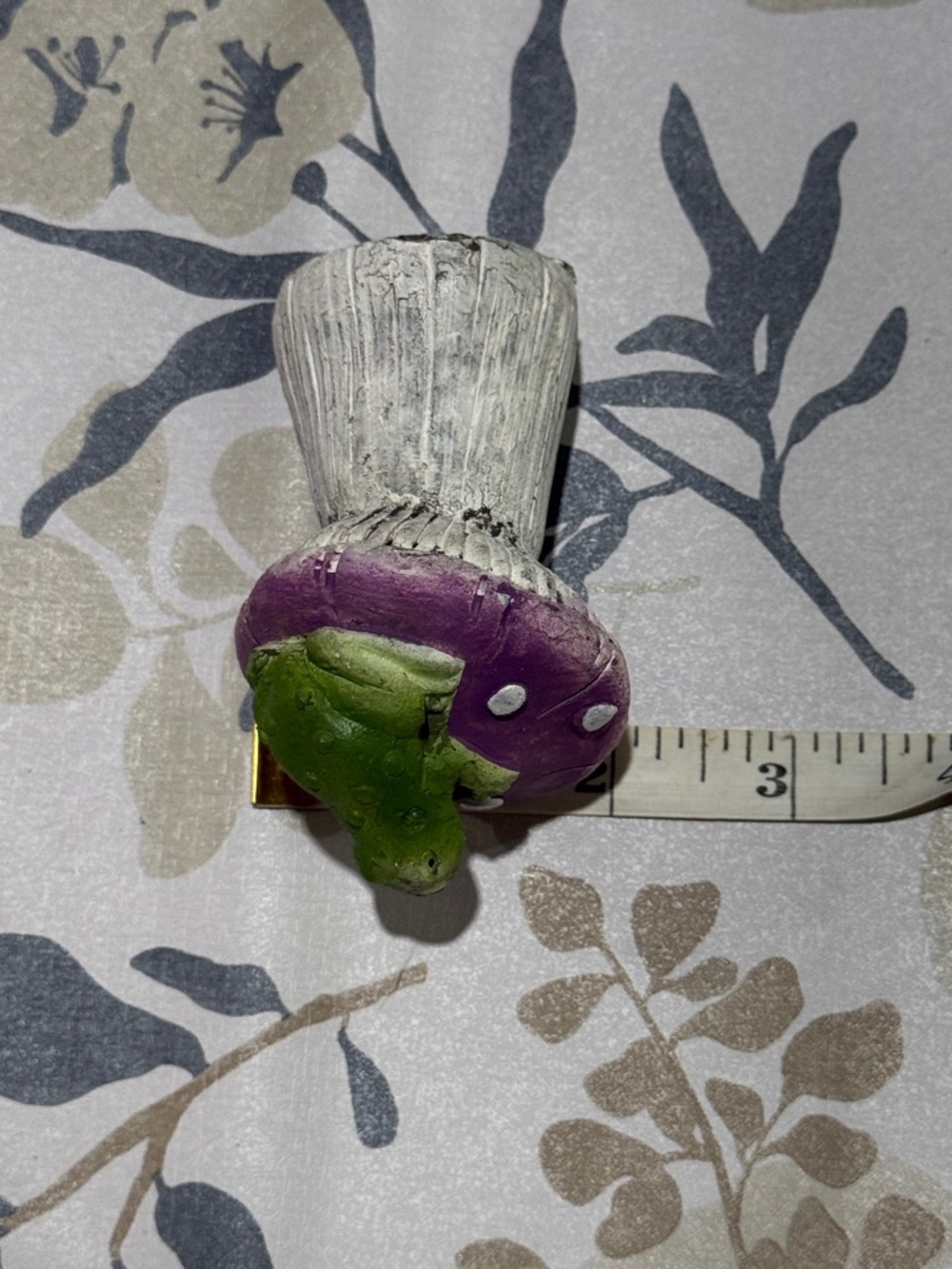 Decorative Frog on Mushroom Figurine - Green and Purple - Picture 6 of 6